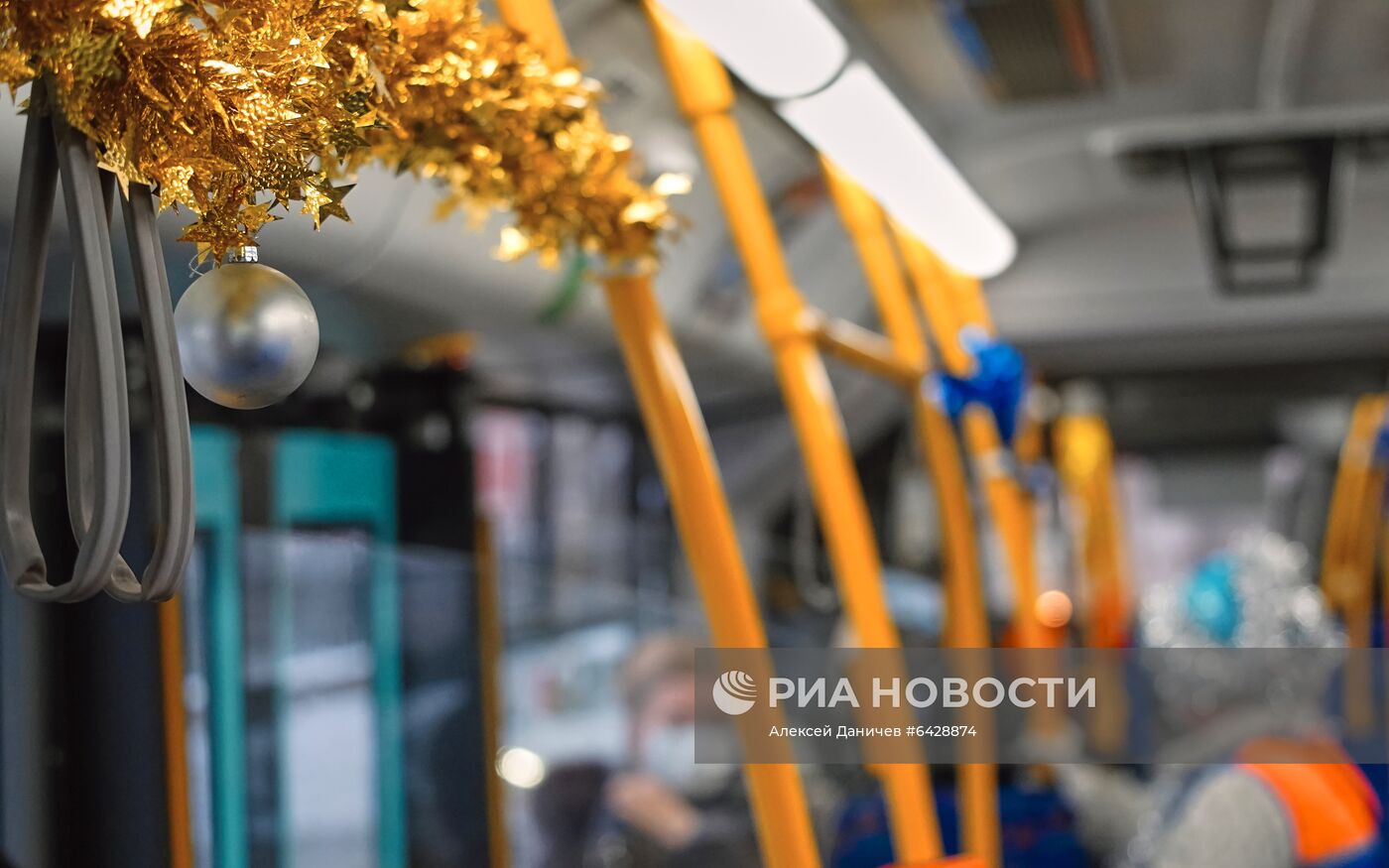 Запуск новогоднего автобусного маршрута в Санкт-Петербурге