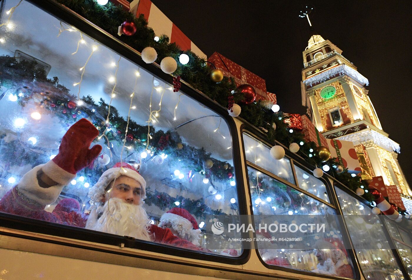 Новогодний "Дедморобус" в Санкт-Петербурге