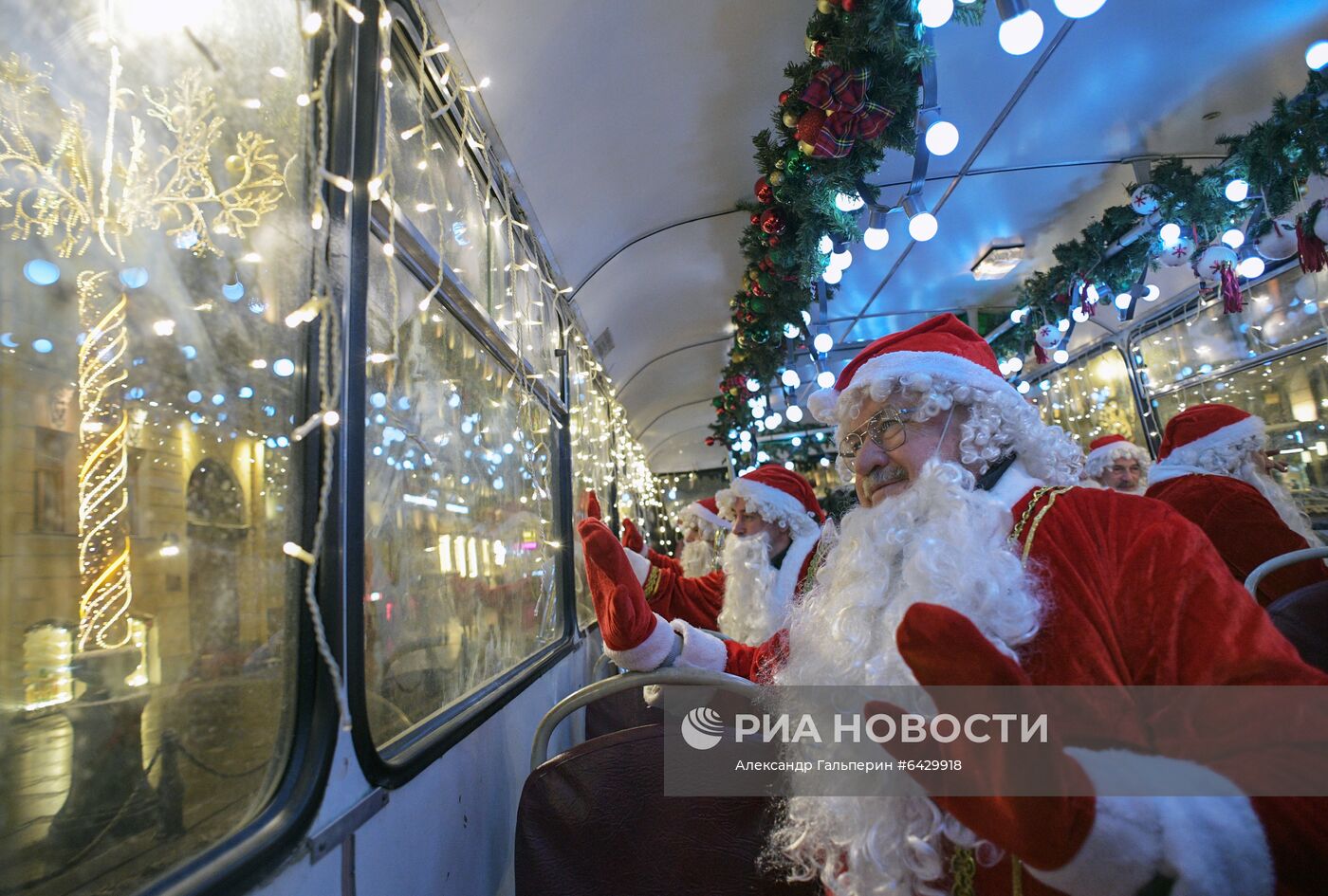 Новогодний "Дедморобус" в Санкт-Петербурге