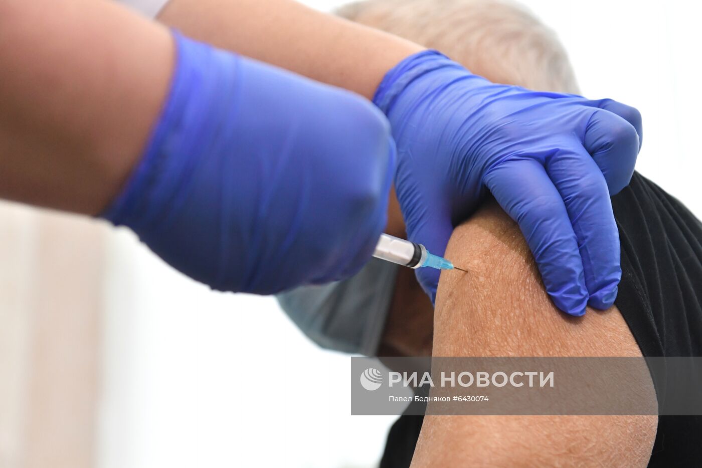 В Москве началась вакцинация от COVID-19 для людей старше 60 лет