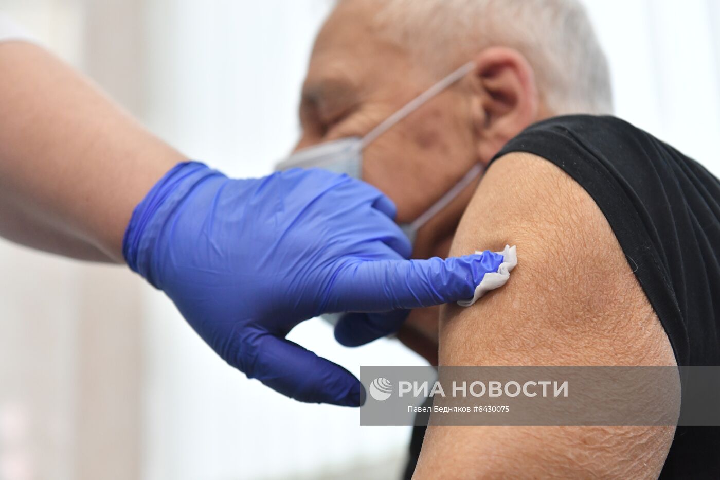 В Москве началась вакцинация от COVID-19 для людей старше 60 лет