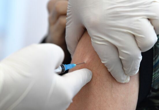 В Москве началась вакцинация от COVID-19 для людей старше 60 лет