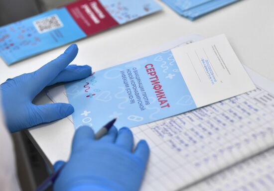 В Москве началась вакцинация от COVID-19 для людей старше 60 лет