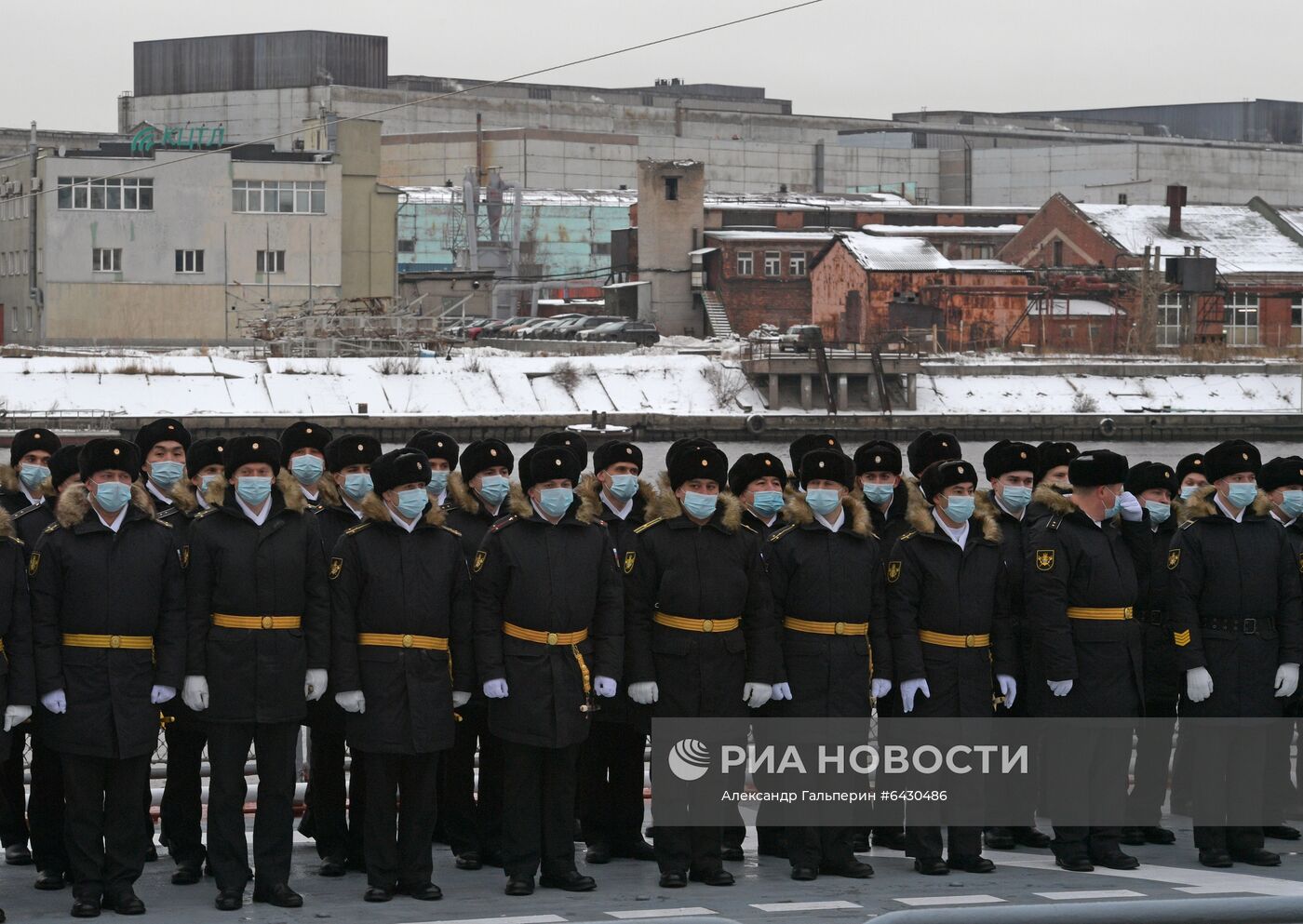 Подъем Военно-морского флага на корвете "Гремящий"