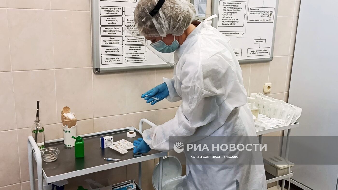 Вакцинация российской вакциной от коронавируса "Sputnik V" началась в Белоруссии