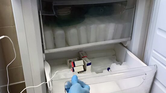 Вакцинация российской вакциной от коронавируса "Sputnik V" началась в Белоруссии