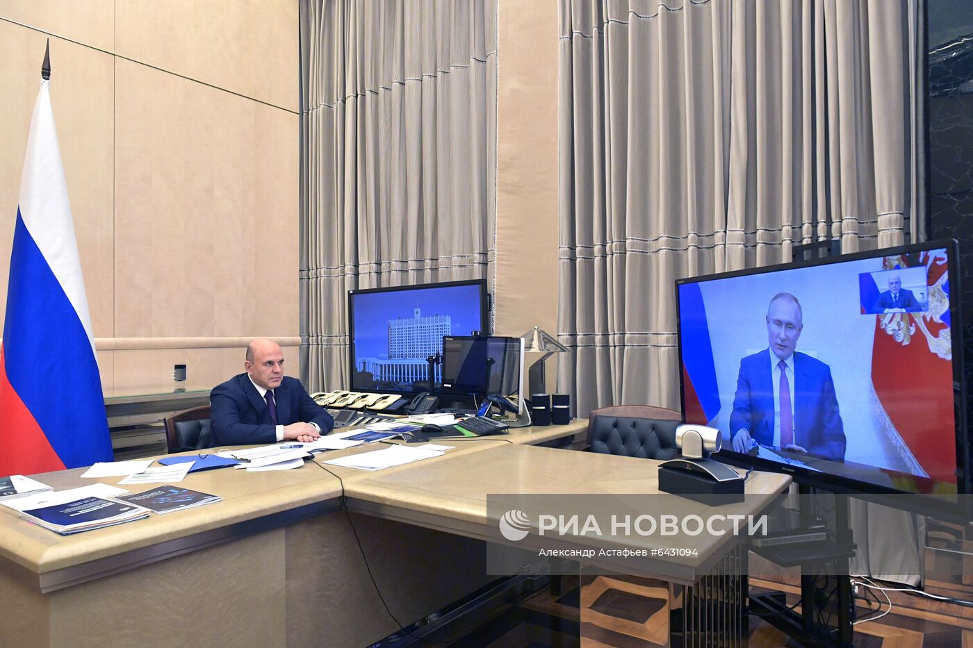 Премьер-министр РФ М. Мишустин на совещании с президентом РФ В. Путиным
