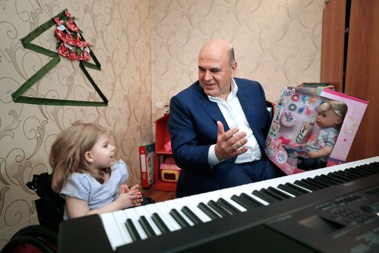 Премьер-министр РФ М. Мишустин принял участие в новогодней акции "Елка желаний"