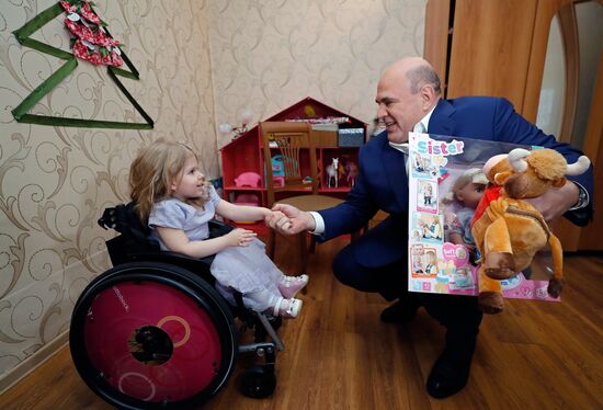 Премьер-министр РФ М. Мишустин принял участие в новогодней акции "Елка желаний"
