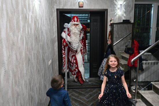 Дед Мороз поздравил детей с Новым годом в Пятигорске