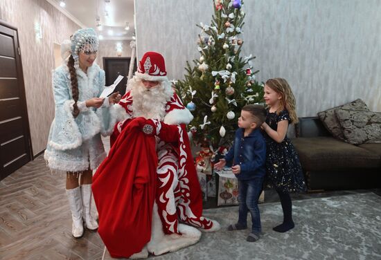 Дед Мороз поздравил детей с Новым годом в Пятигорске
