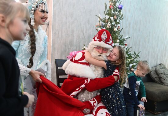 Дед Мороз поздравил детей с Новым годом в Пятигорске