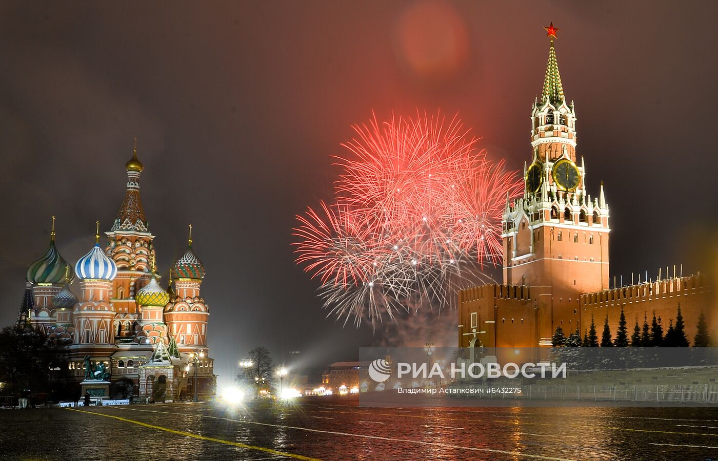 Празднование Нового года в Москве