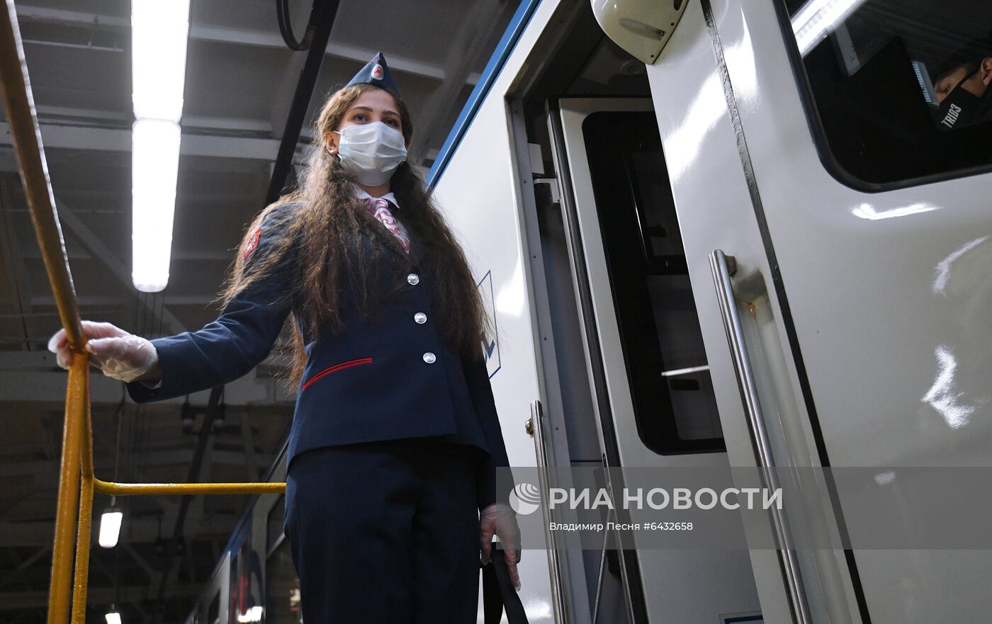 В Московском метро запустили поезд под управлением женщины-машиниста