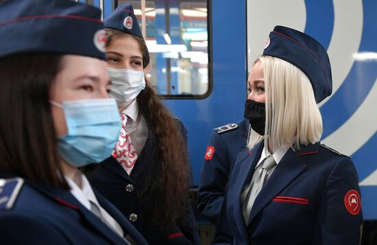 В Московском метро запустили поезд под управлением женщины-машиниста