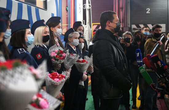 В Московском метро запустили поезд под управлением женщины-машиниста