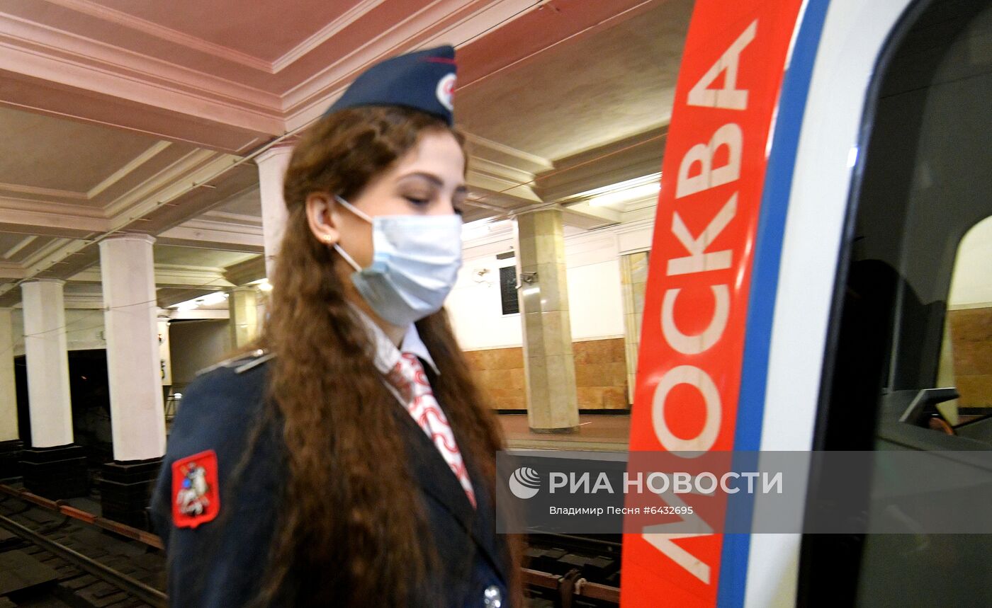 В Московском метро запустили поезд под управлением женщины-машиниста