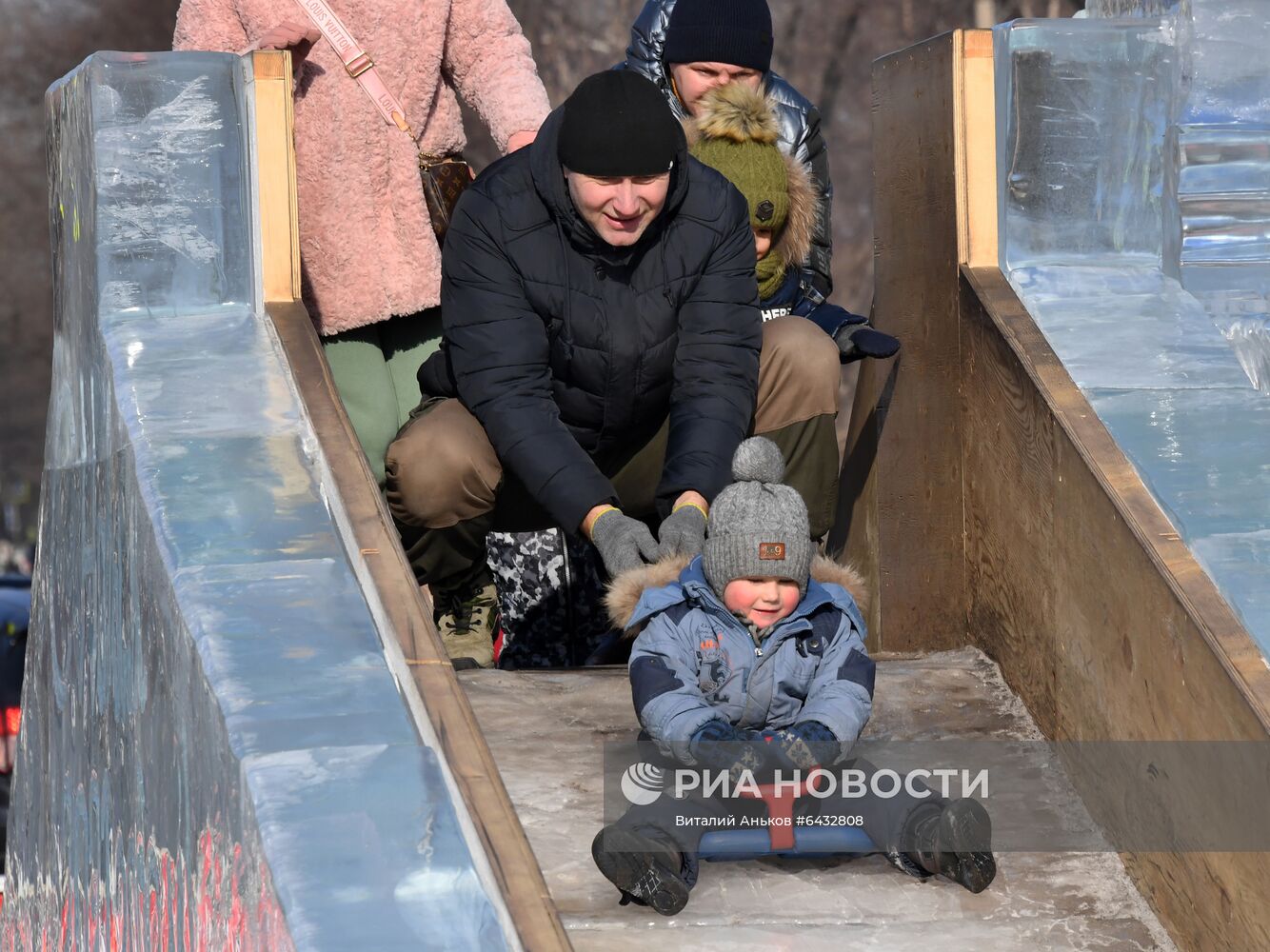 Новогодние гуляния в центре Уссурийска