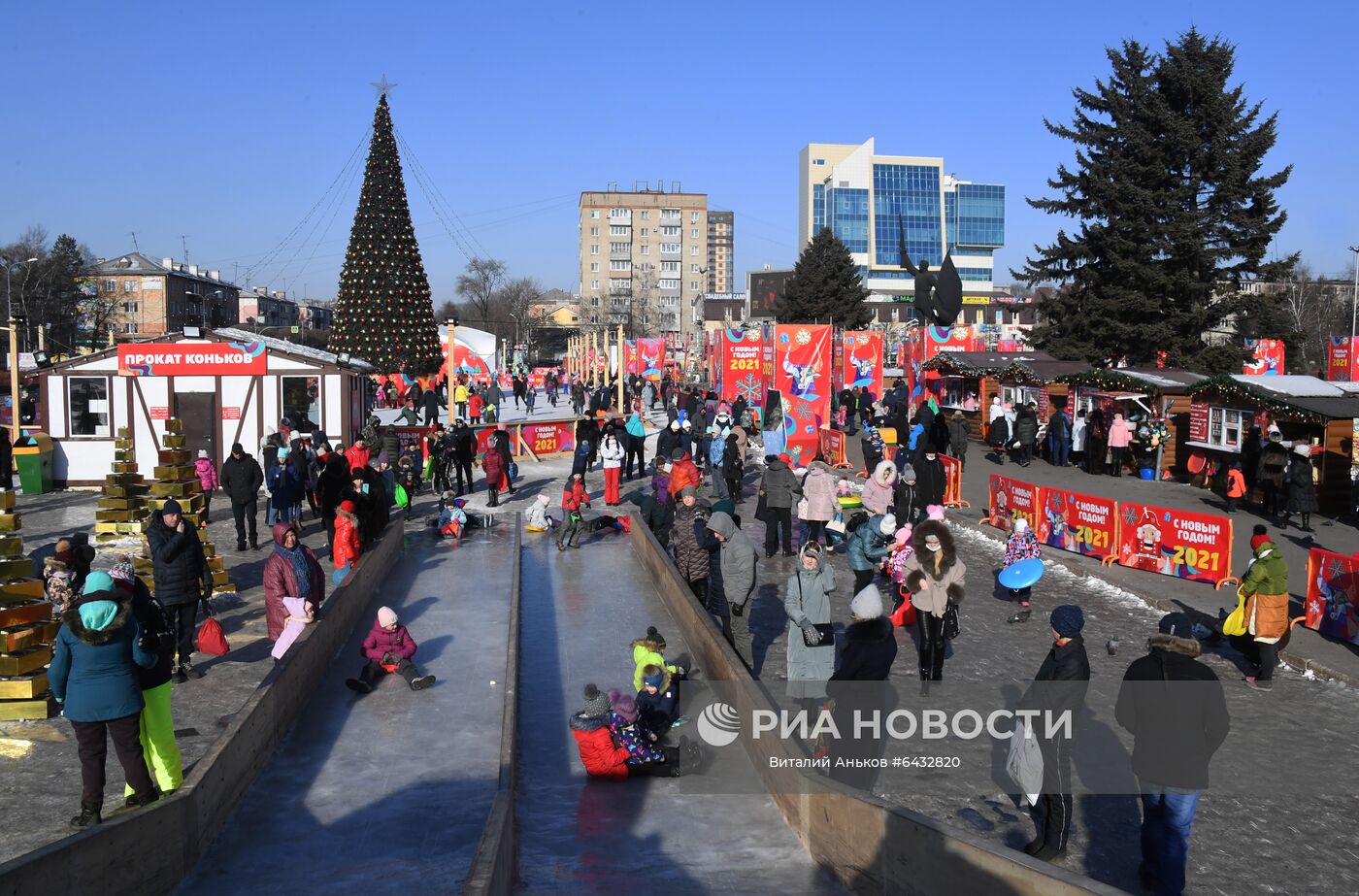 Новогодние гуляния в центре Уссурийска