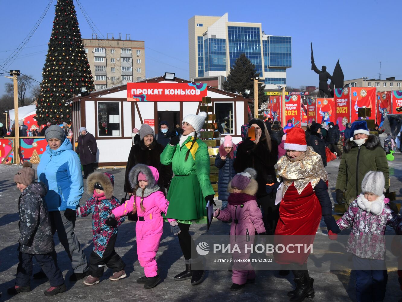 Новогодние гуляния в центре Уссурийска