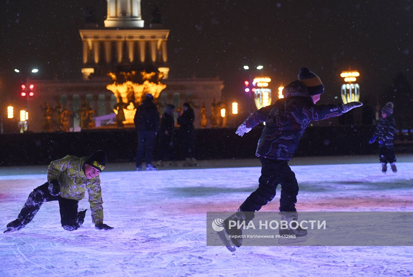 Катание на коньках в Москве в новогодние праздники