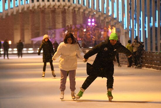 Катание на коньках в Москве в новогодние праздники