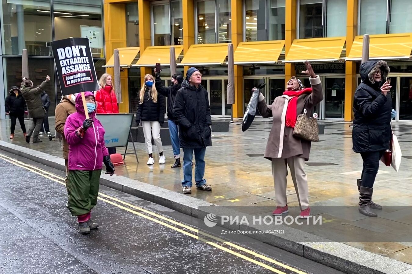 Суд в Лондоне отказался экстрадировать Ассанжа в США