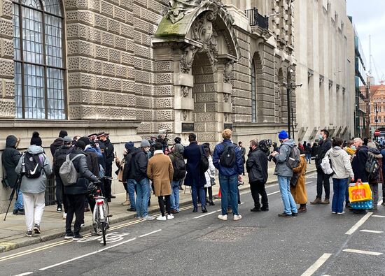 Суд в Лондоне отказался экстрадировать Ассанжа в США