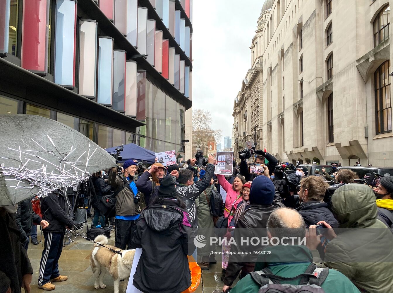 Суд в Лондоне отказался экстрадировать Ассанжа в США