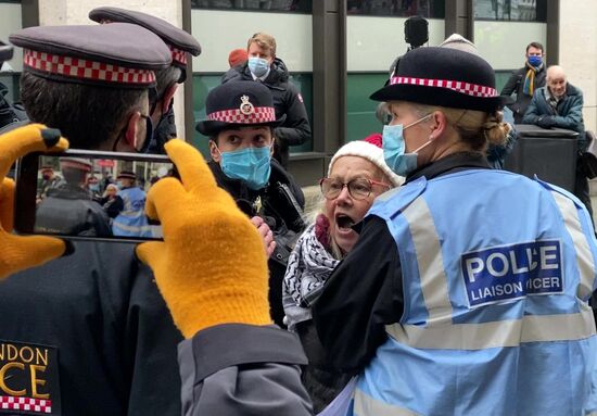 Суд в Лондоне отказался экстрадировать Ассанжа в США