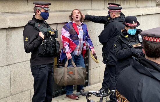 Суд в Лондоне отказался экстрадировать Ассанжа в США