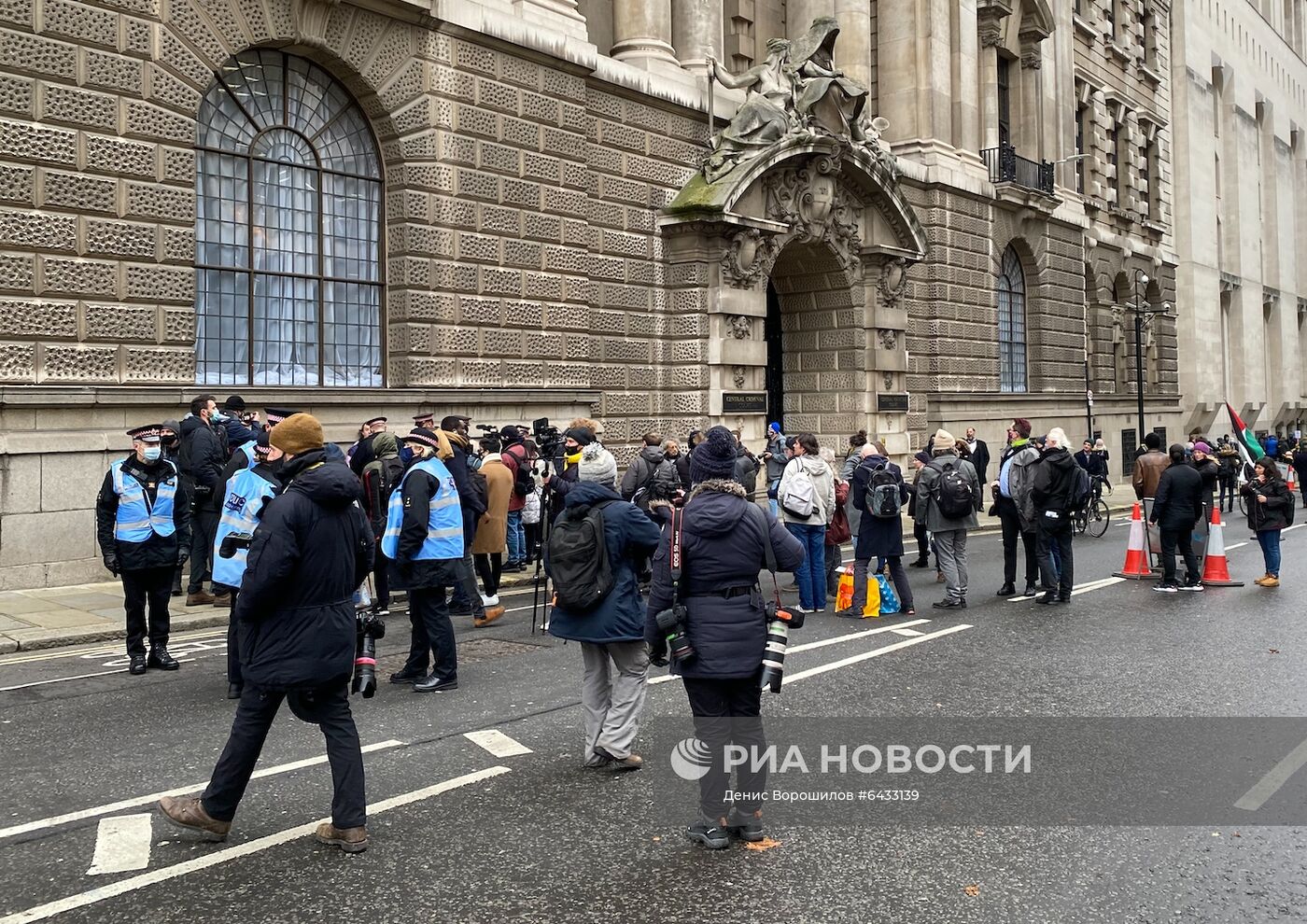 Суд в Лондоне отказался экстрадировать Ассанжа в США