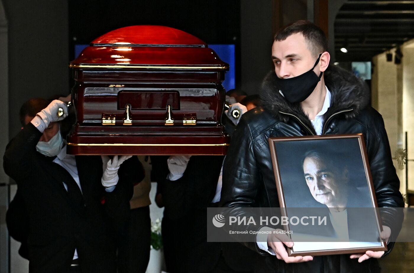 Прощание с народным артистом России В. Кореневым