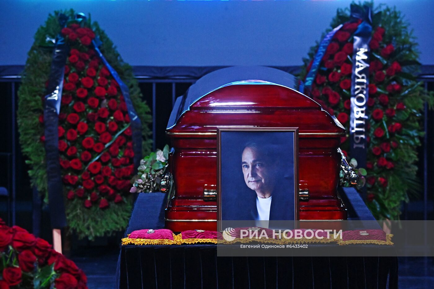 Прощание с народным артистом России В. Кореневым