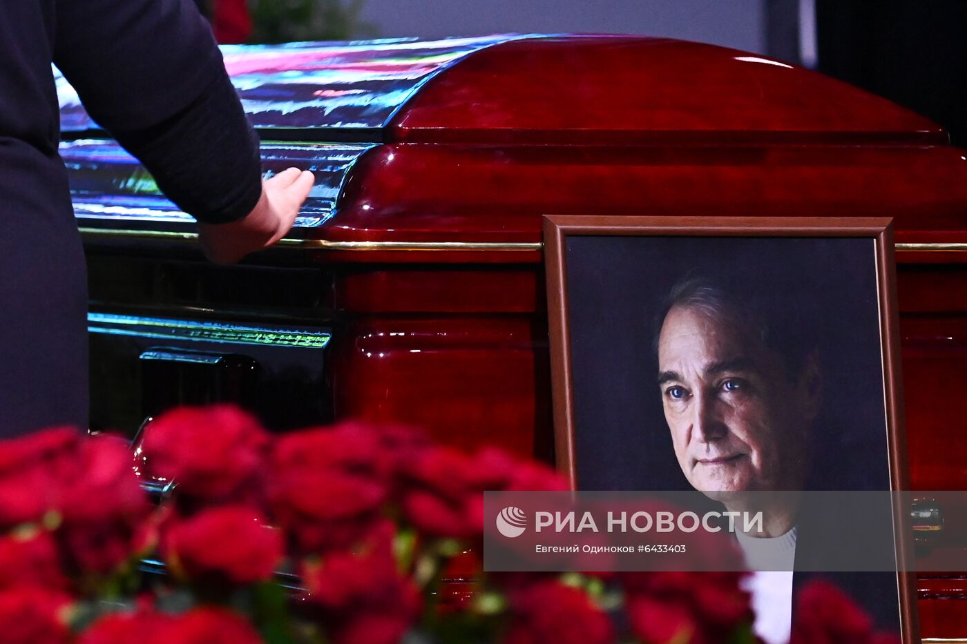 Прощание с народным артистом России В. Кореневым