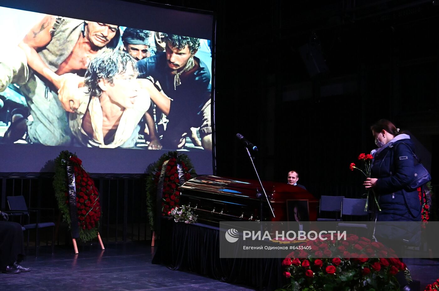 Прощание с народным артистом России В. Кореневым