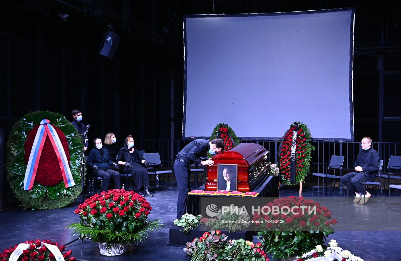 Прощание с народным артистом России В. Кореневым