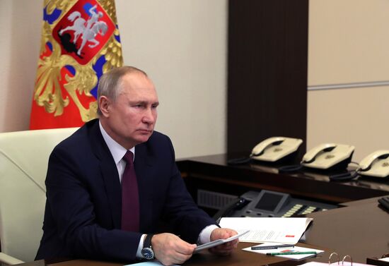 Президент РФ В. Путин провел совещание по вопросам социальной защиты населения