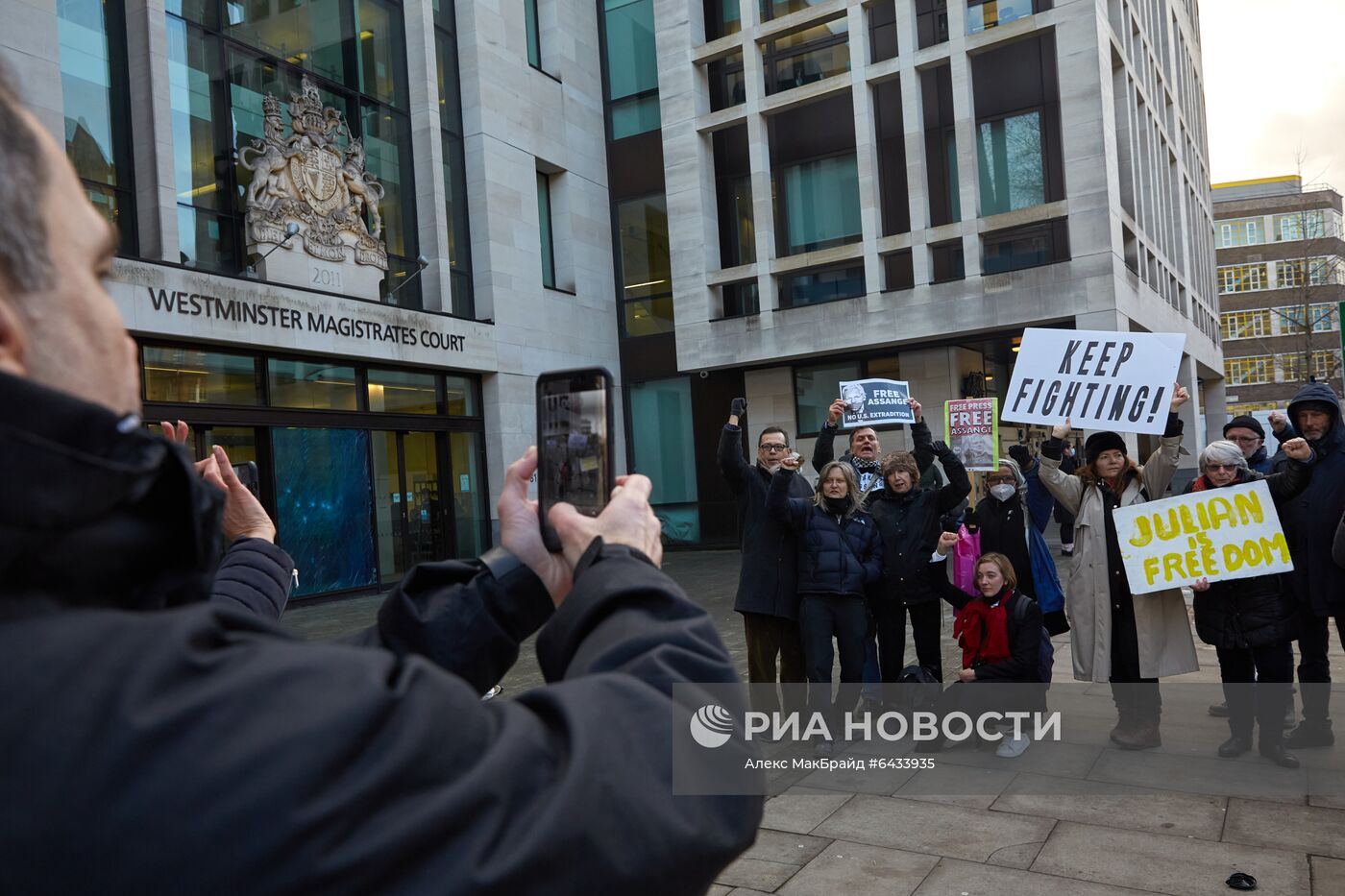 Суд в Лондоне отказался освободить Ассанжа под залог