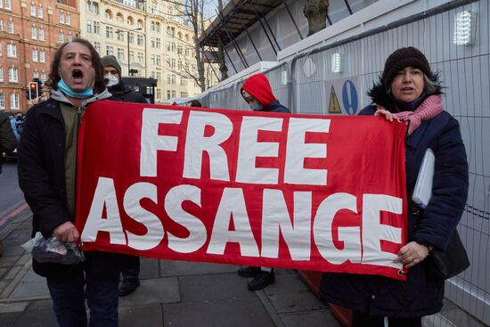 Суд в Лондоне отказался освободить Ассанжа под залог