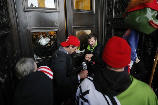 Акция протеста сторонников Д. Трампа в Вашингтоне