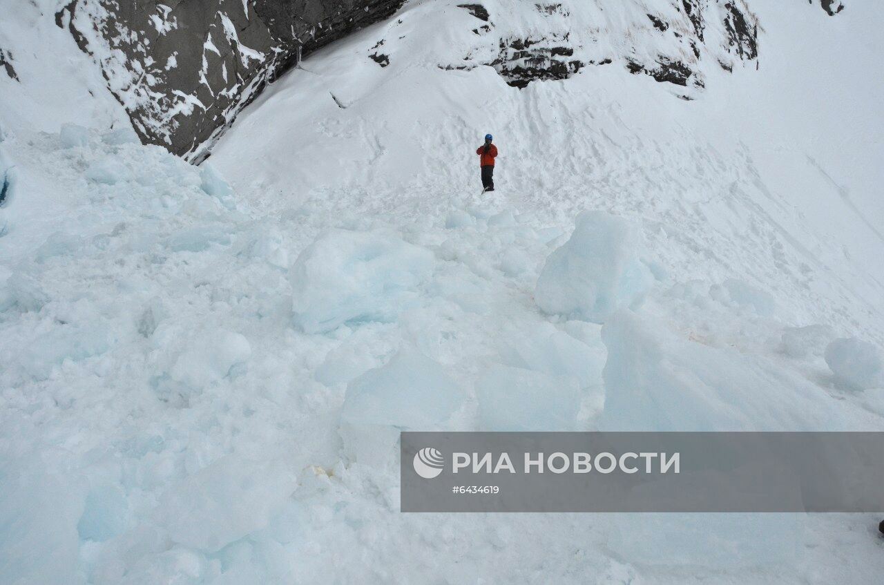 Обвал льда на Вилючинском водопаде