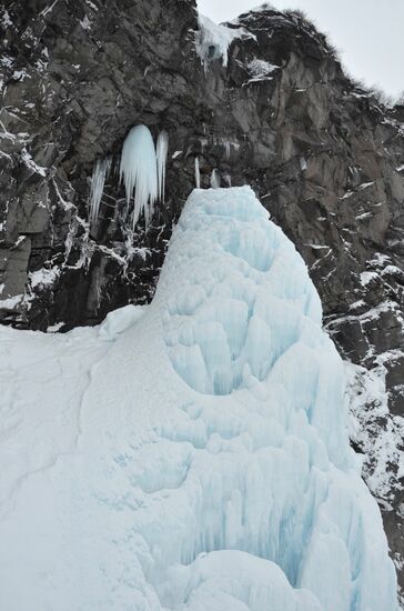 Обвал льда на Вилючинском водопаде