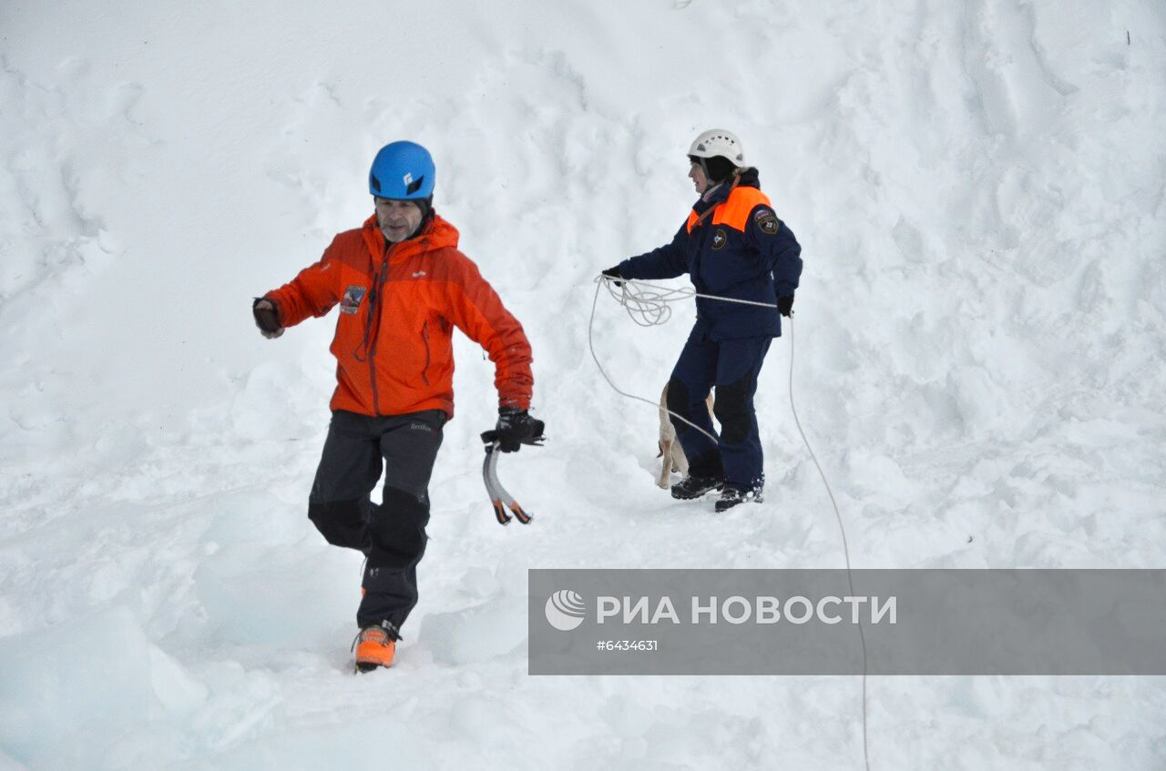 Обвал льда на Вилючинском водопаде