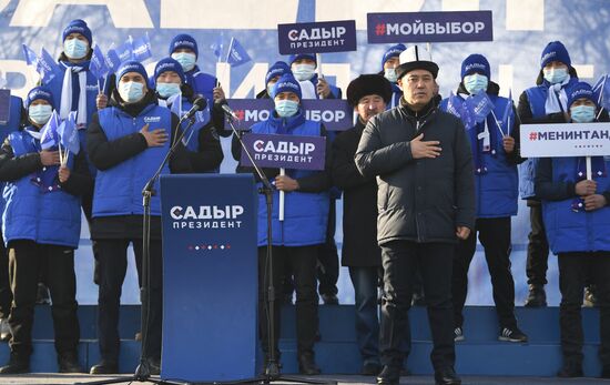Предвыборная встреча кандидата в президенты Киргизии С. Жапарова
