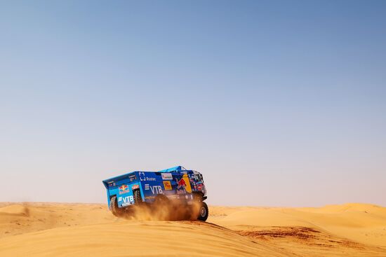 Выступление спортивной команды "КАМАЗ-мастер" на ралли-марафоне "Дакар"