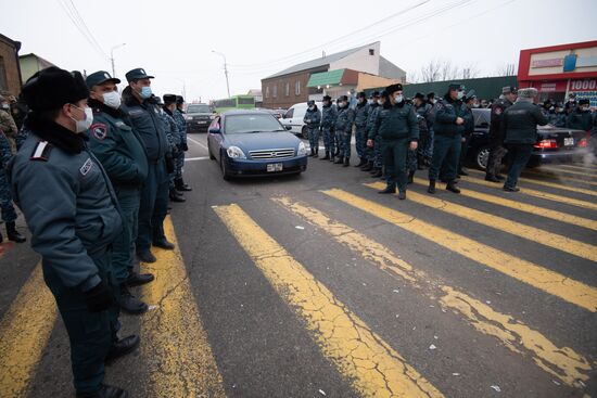 Противники Пашиняна попытались сорвать его визит в Москву