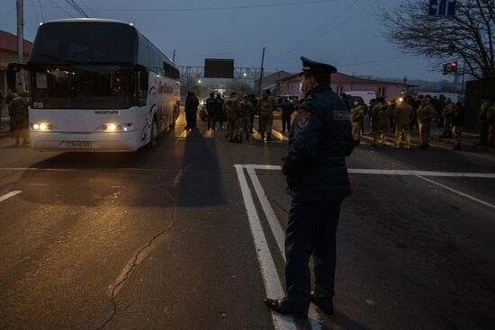 Противники Пашиняна попытались сорвать его визит в Москву