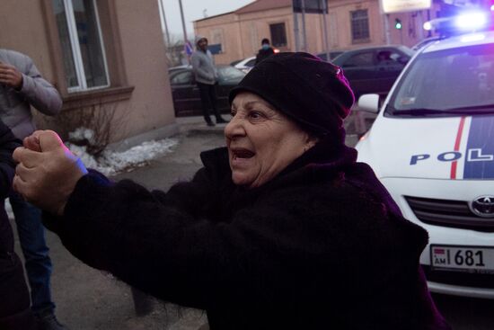 Противники Пашиняна попытались сорвать его визит в Москву