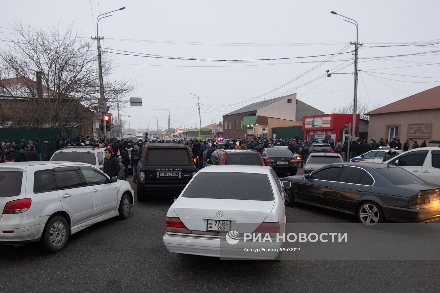 Противники Пашиняна попытались сорвать его визит в Москву